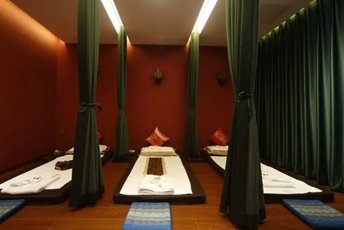 泰式按摩的被动瑜伽：当身体被折叠成诗